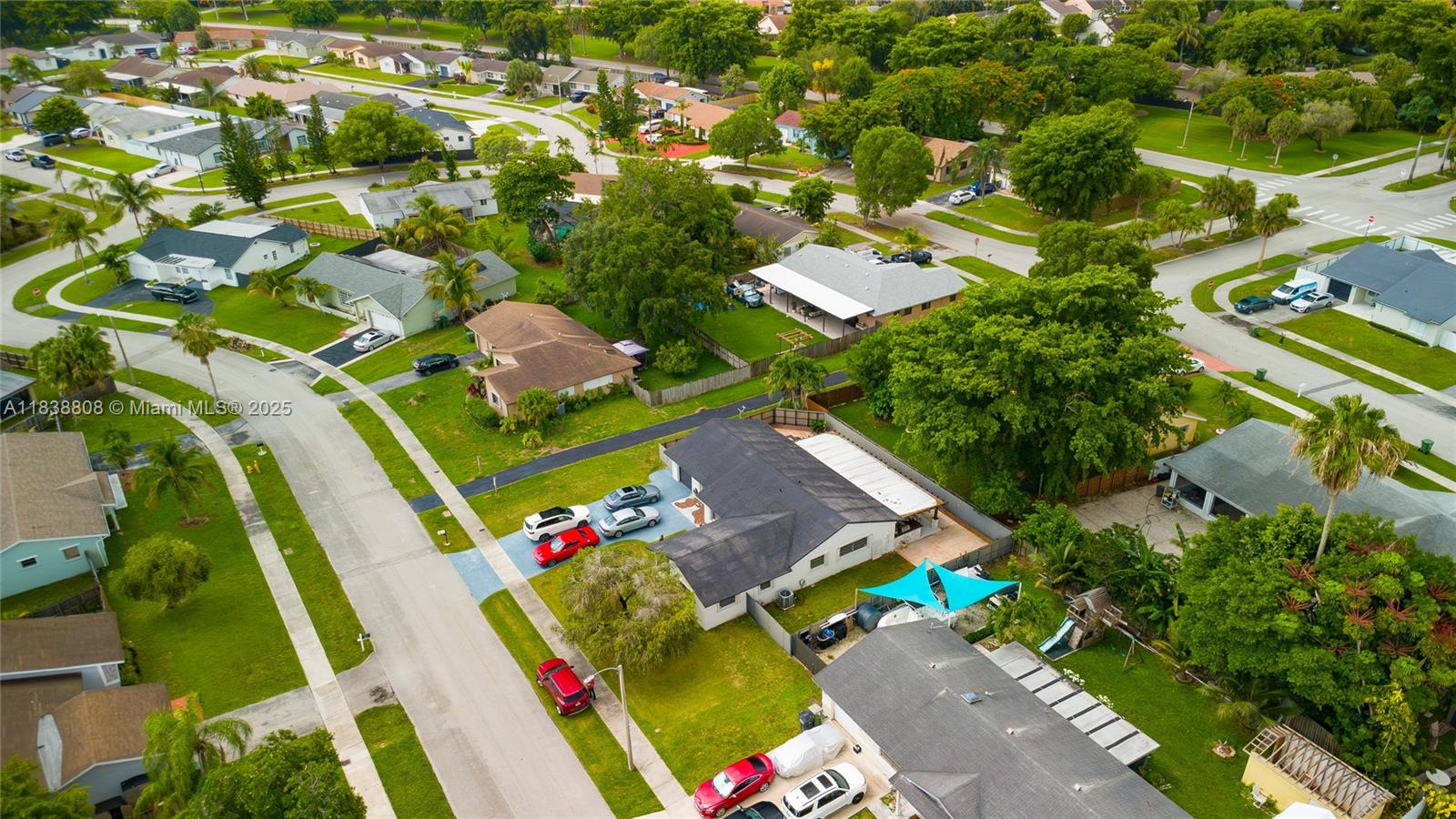 906 Cardinal Pl, Homestead, Florida image 6
