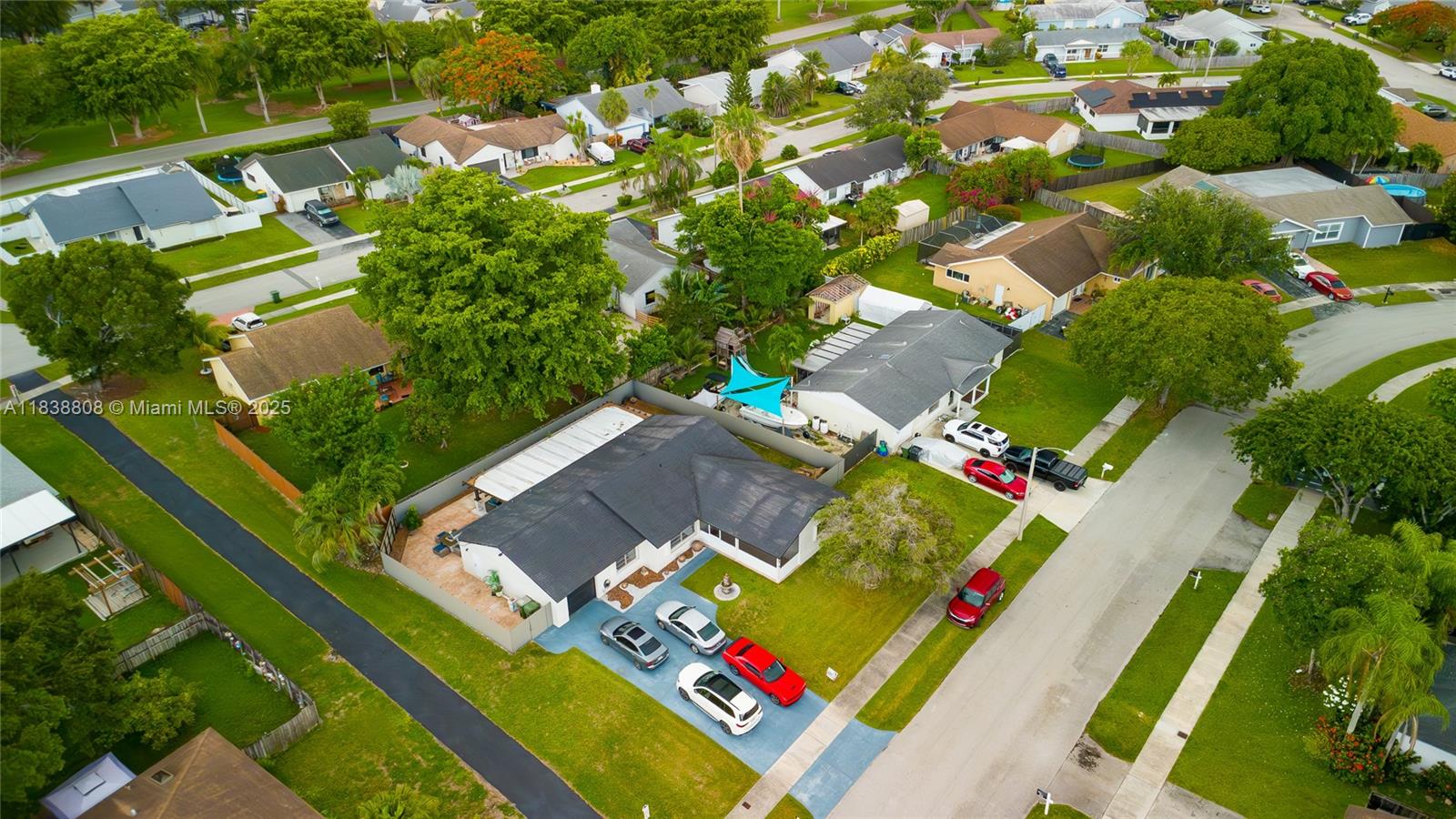 906 Cardinal Pl, Homestead, Florida image 9