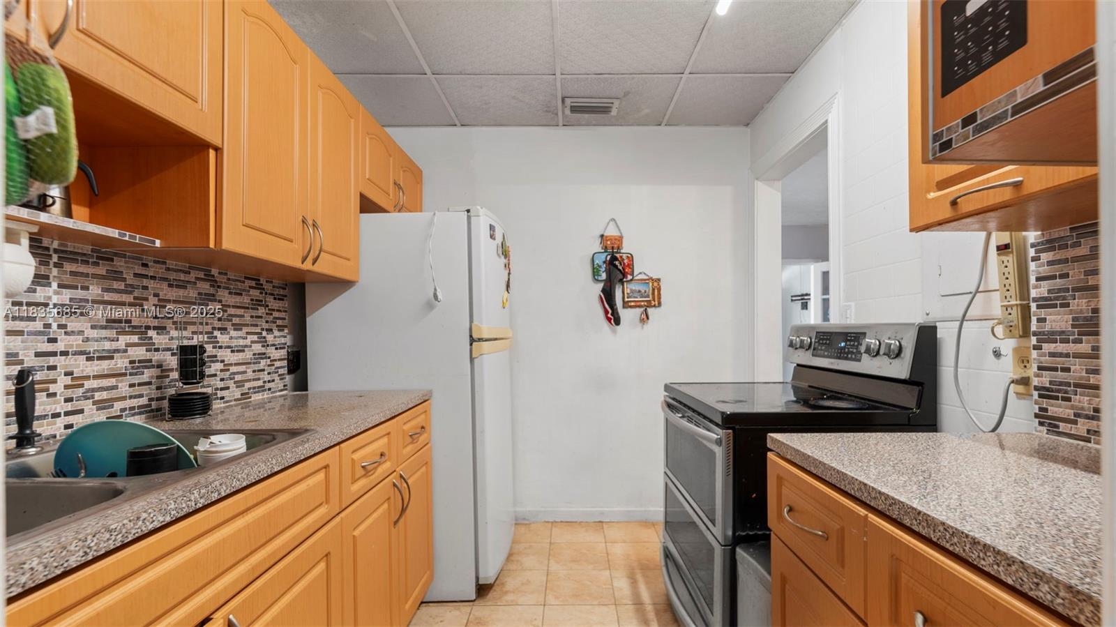 521 SE 5th St, Hialeah, Florida image 13