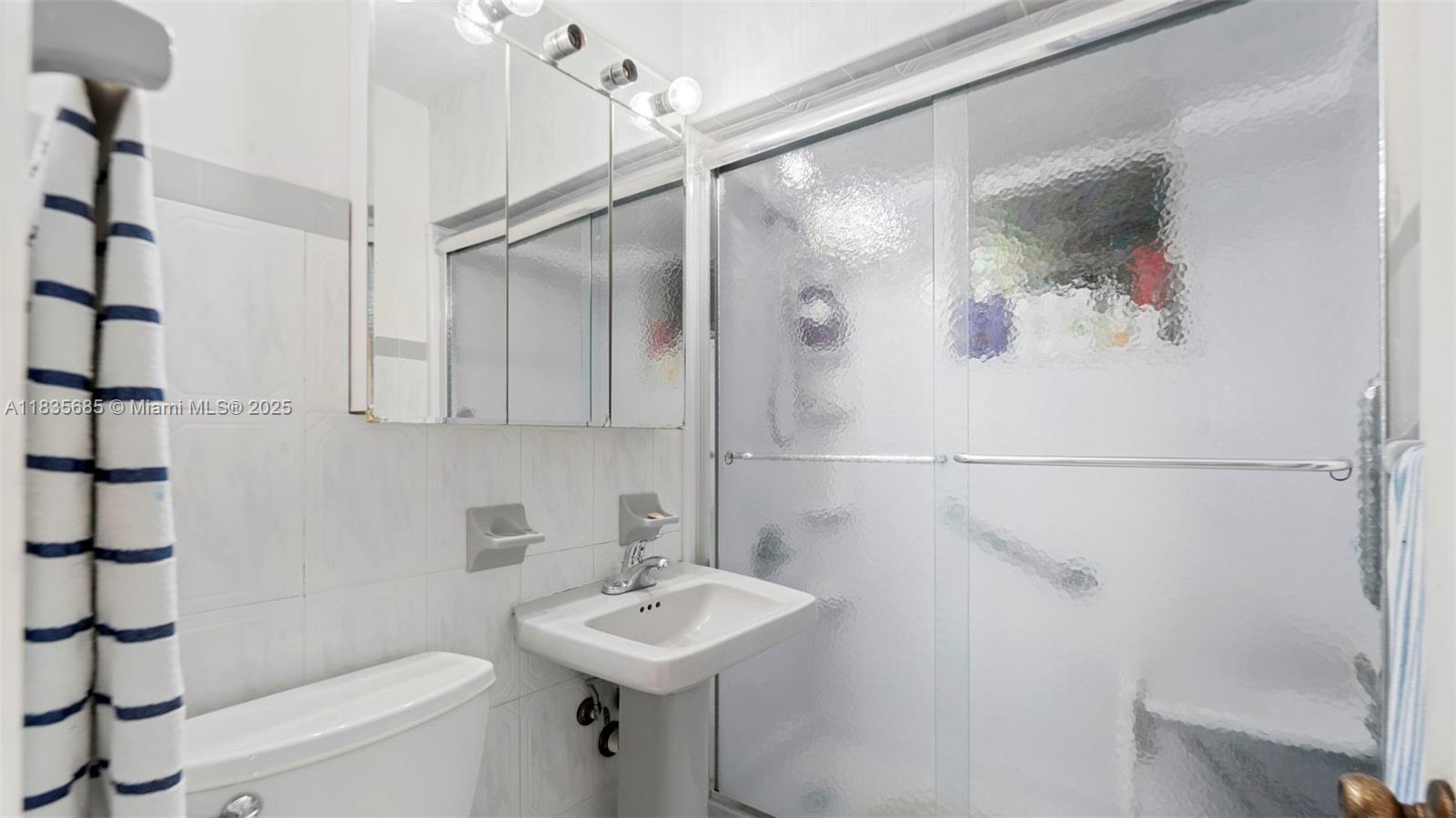 521 SE 5th St, Hialeah, Florida image 9
