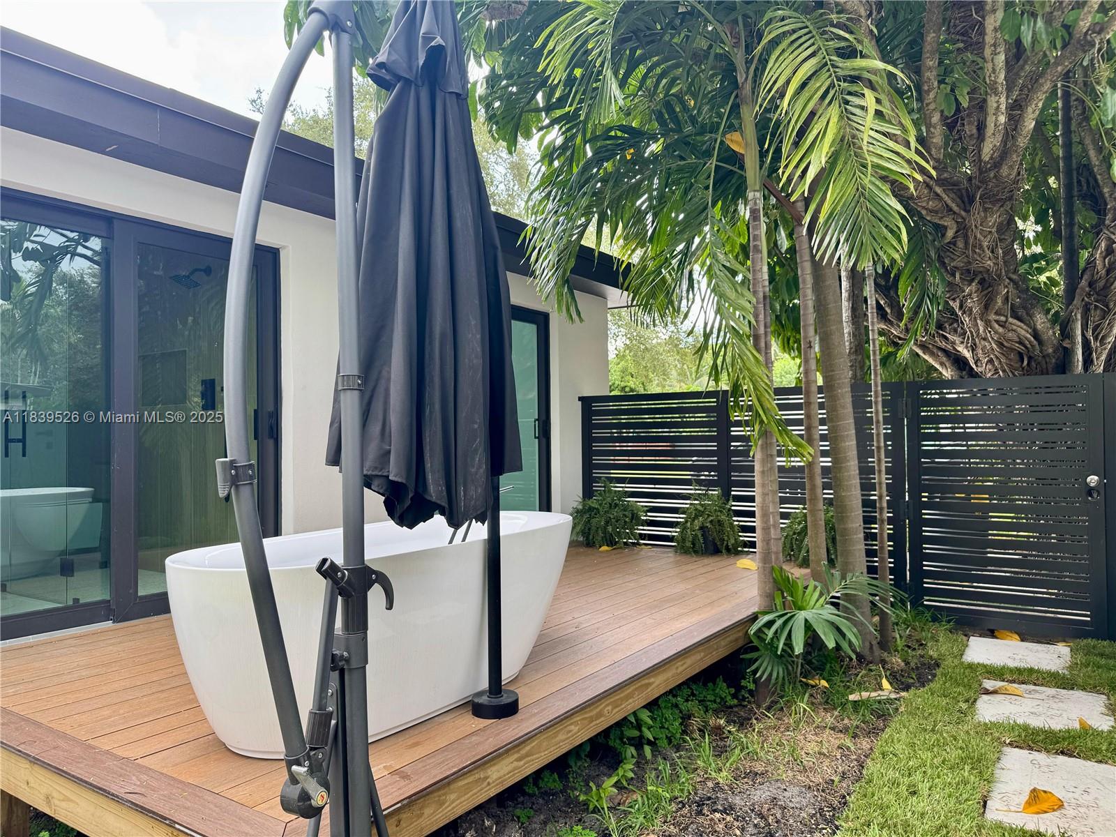 641 Nightingale Ave, Miami Springs, Florida image 11