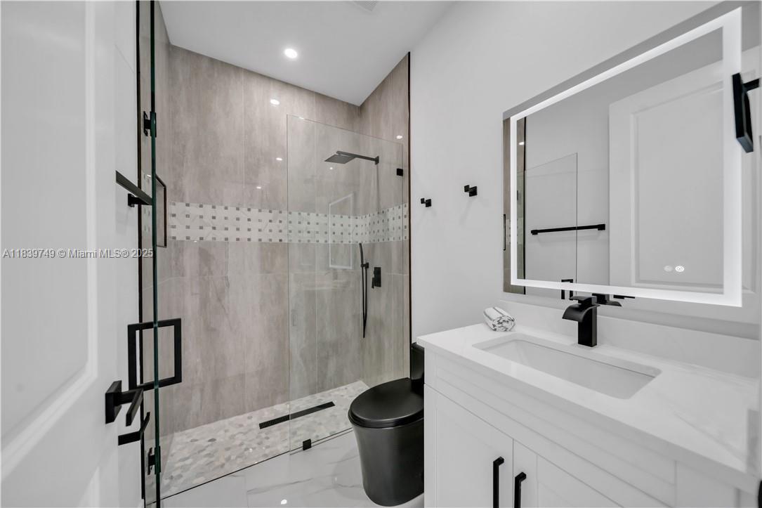 903 NE 23rd St, Cape Coral, Florida image 22