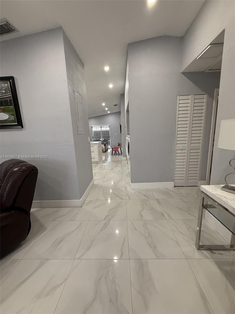 3134 W 70th Ter, Hialeah, Florida image 3