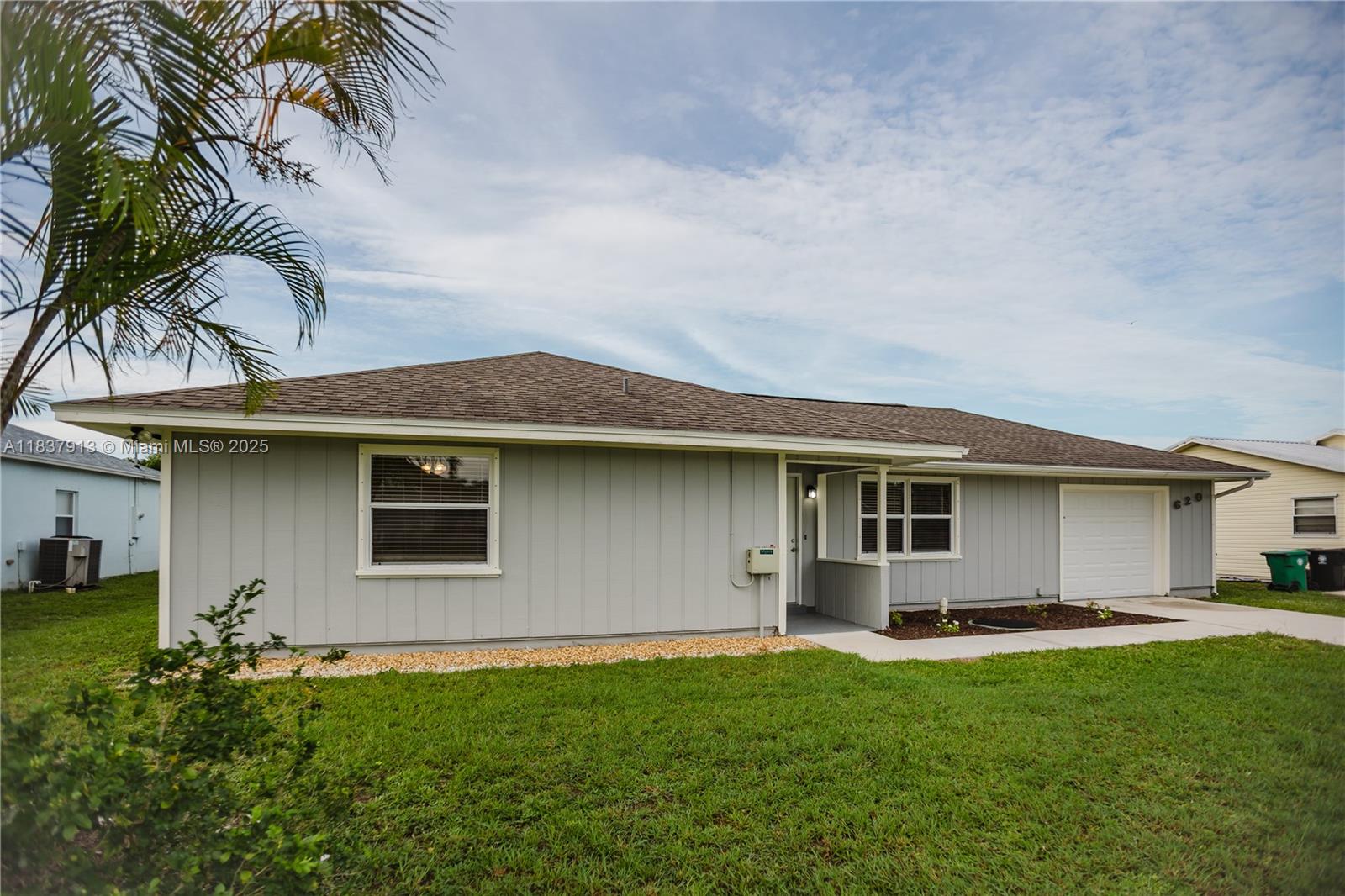 620 SE Picasso Ave, Port Saint Lucie, Florida image 2