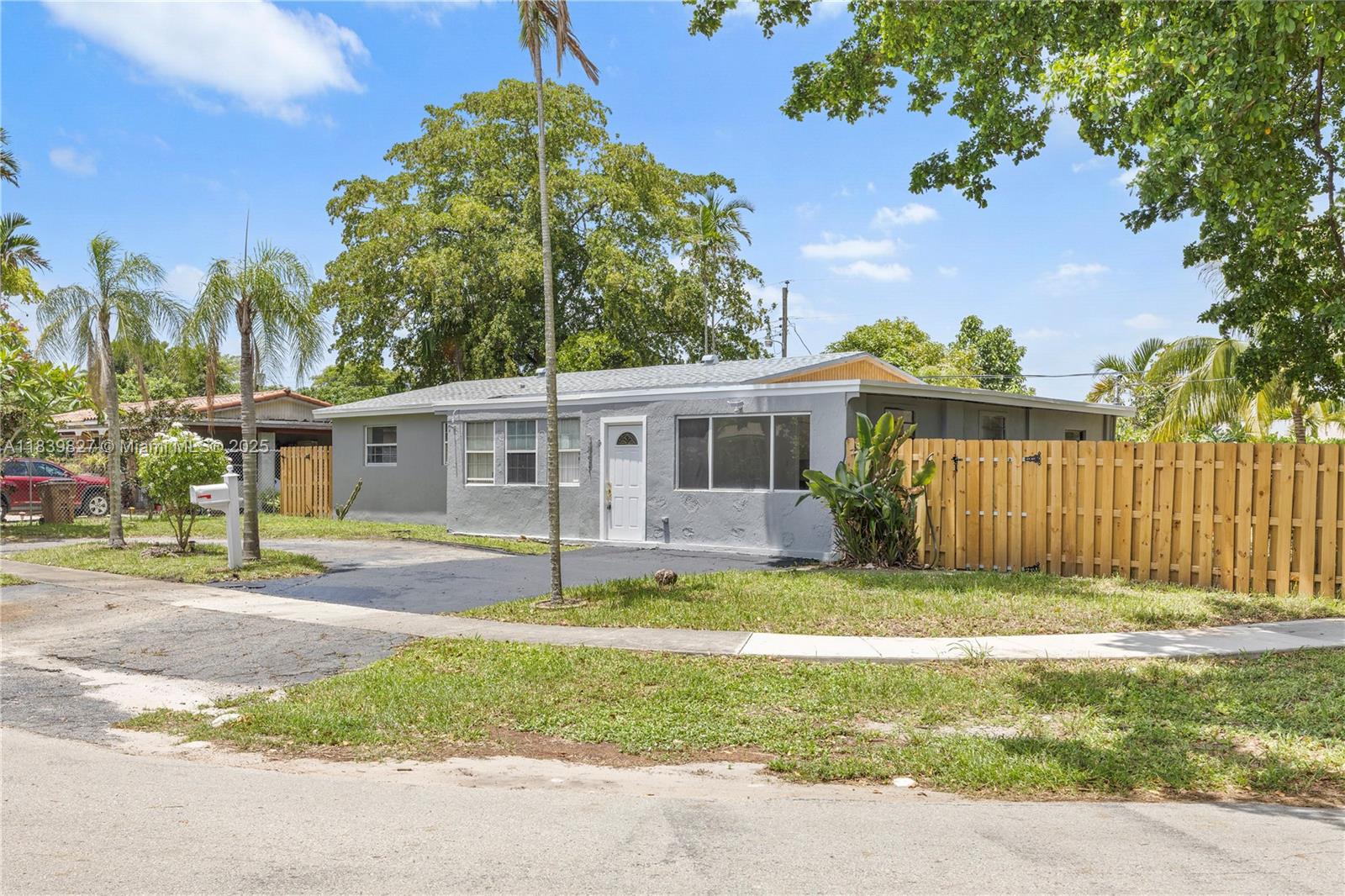 3851 N 3rd Ter, Deerfield Beach, Florida image 3