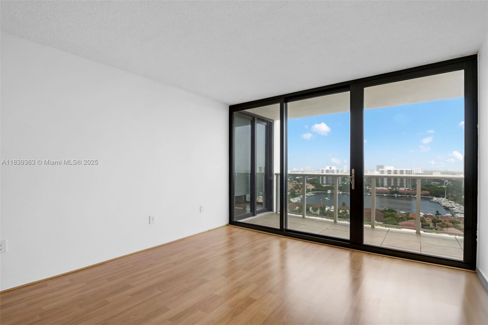 3675 N Country Club Dr #2302, Aventura, Florida image 10