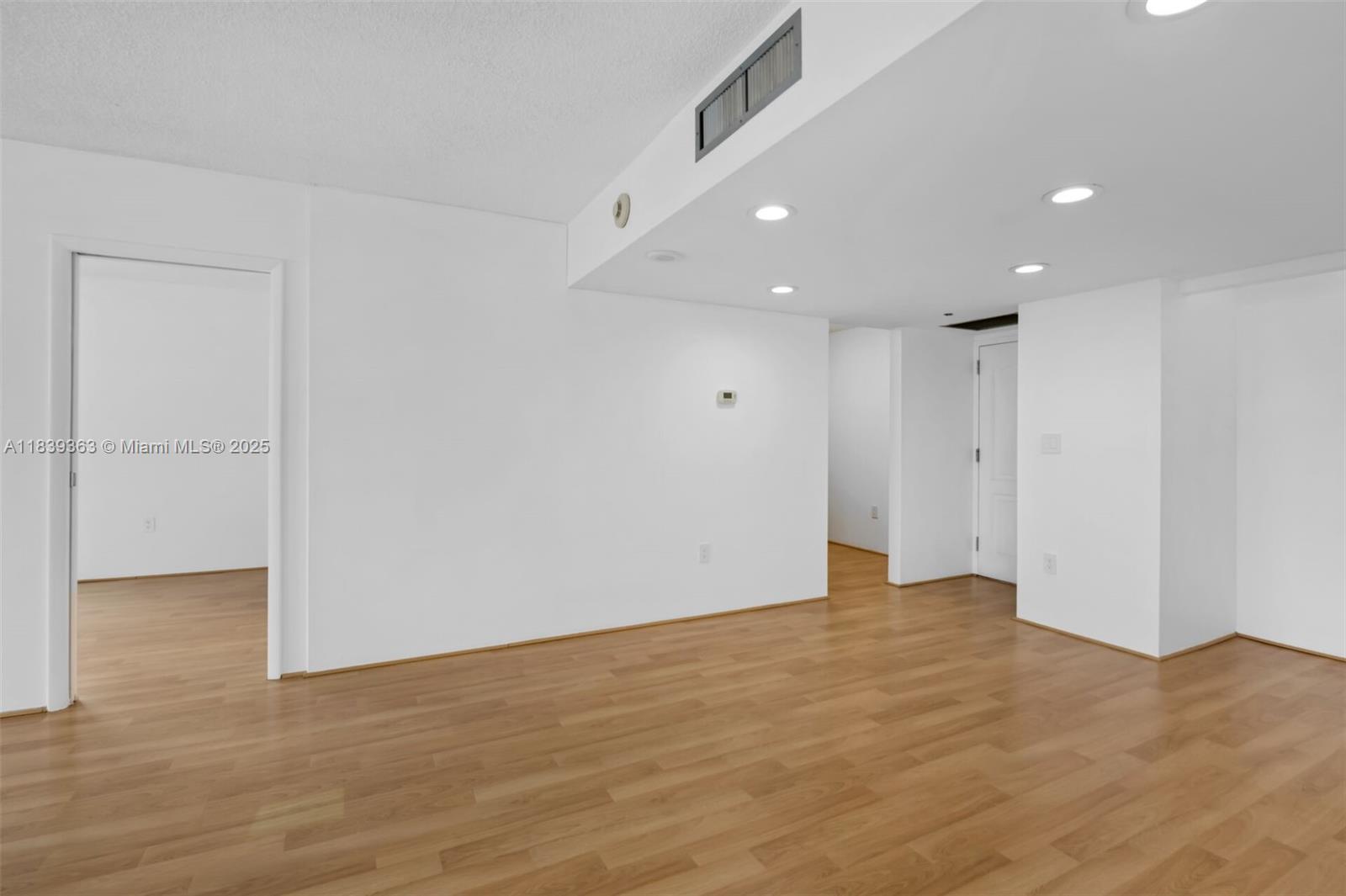 3675 N Country Club Dr #2302, Aventura, Florida image 14