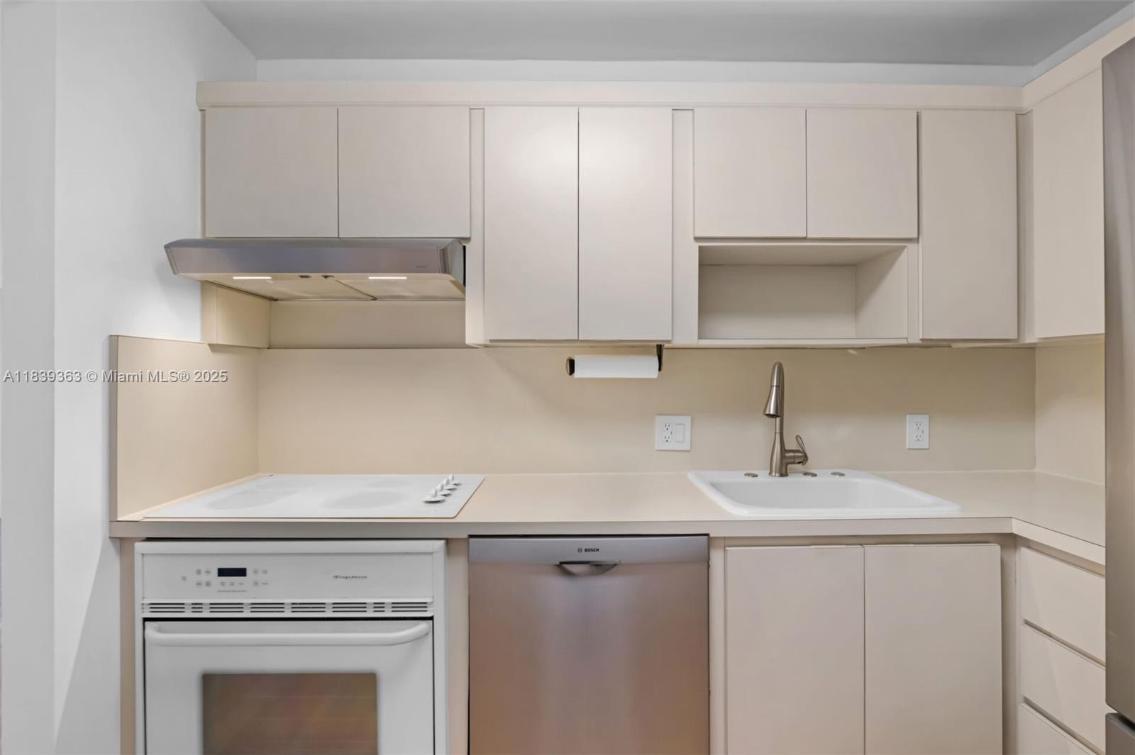3675 N Country Club Dr #2302, Aventura, Florida image 16