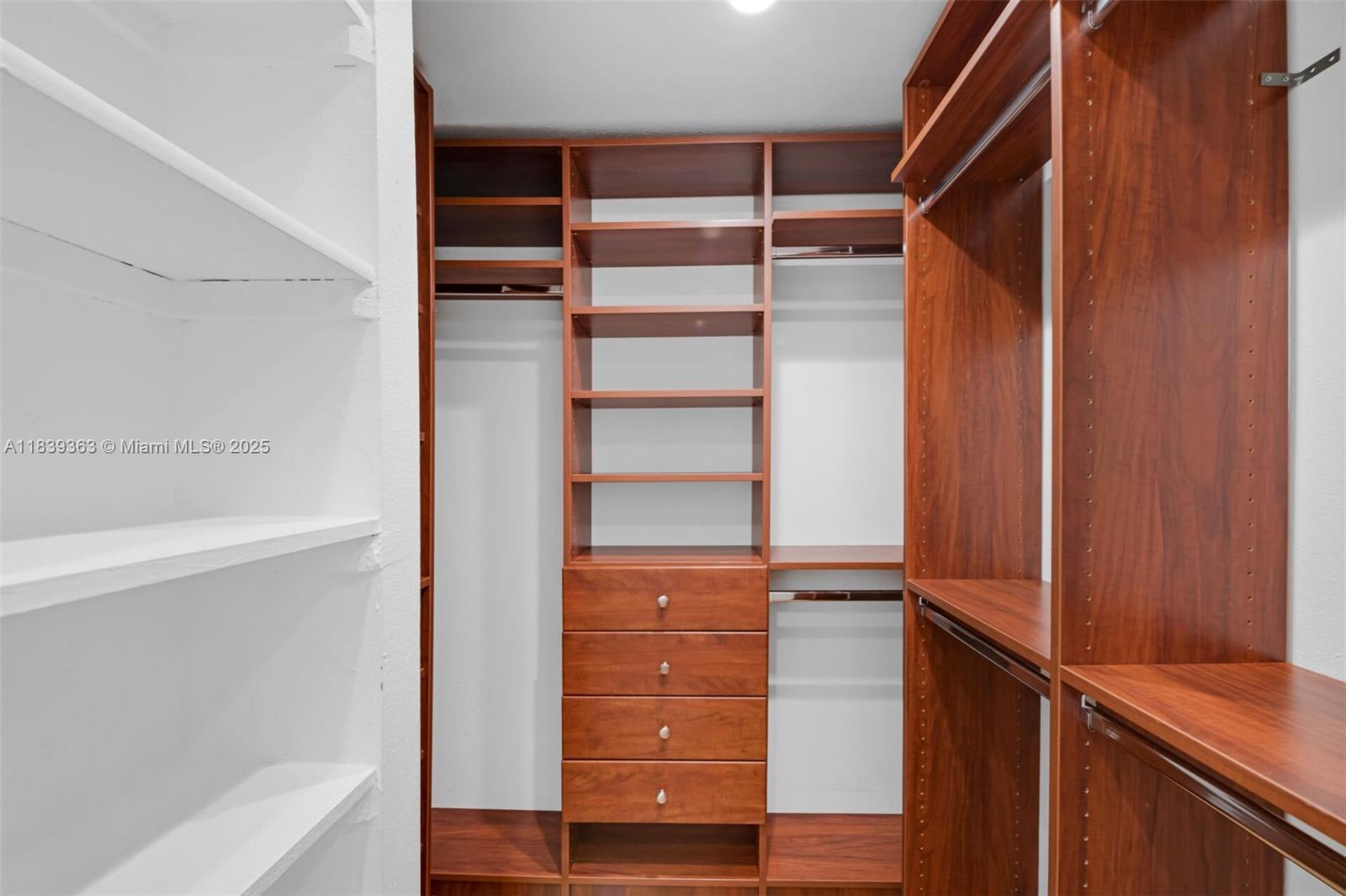 3675 N Country Club Dr #2302, Aventura, Florida image 26