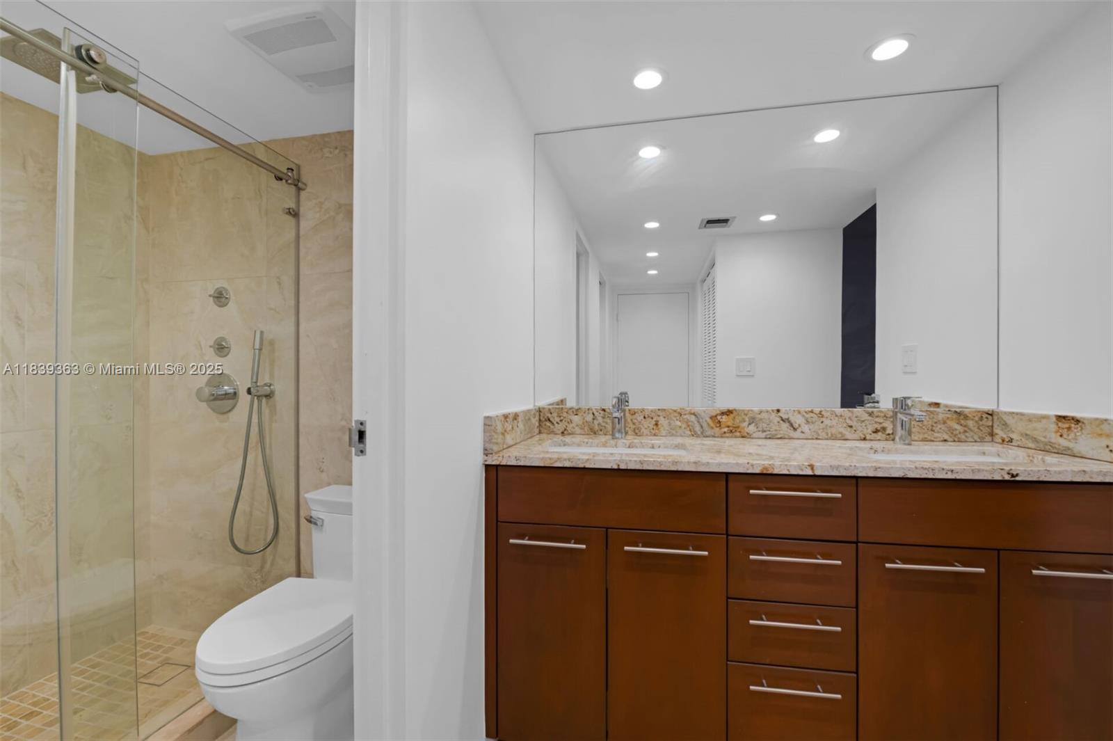 3675 N Country Club Dr #2302, Aventura, Florida image 30