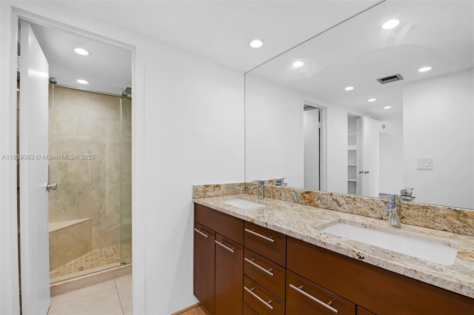 3675 N Country Club Dr #2302, Aventura, Florida image 31