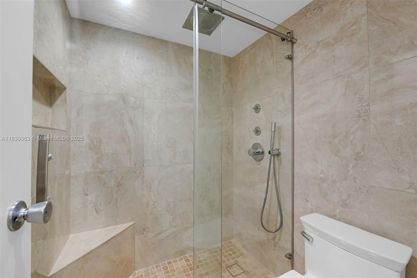 3675 N Country Club Dr #2302, Aventura, Florida image 32