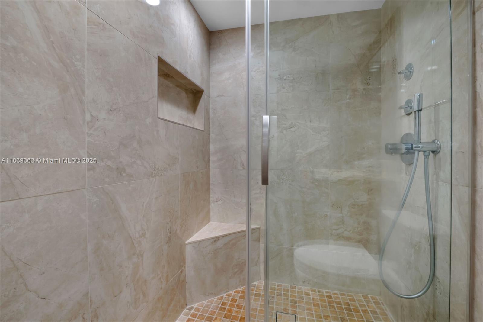 3675 N Country Club Dr #2302, Aventura, Florida image 33