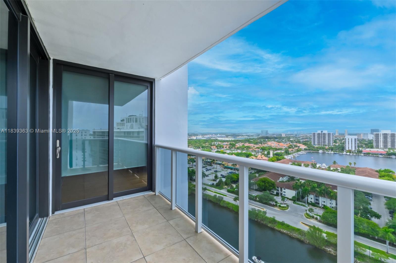 3675 N Country Club Dr #2302, Aventura, Florida image 34