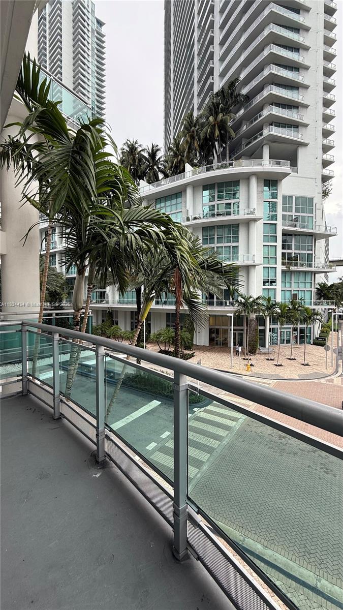 Beautiful and spacious 2 bedroom, 2 bath Loft-Style residence in Wind Condominium. Floor to ceiling windows and 1120 SF of modern living space. This light-filled residence features an open layout with a sleek European kitchen, stainless steel appliances and granite countertop. Wind is a river front condo with top-tier amenities, in a gated community and close distance to Brickell City Centre, Metro mover and the Financial District of Brickell. Amenities include a Clubhouse, Men and women spa with steam room and sauna, private massage rooms, state of-the-art two story gym, sports lounge, cigar parlor and playroom, 40,000 square foot outdoor tropical oasis with a River front pool, 24-hour valet, and professional concierge. Parking is in the same floor of the unit.