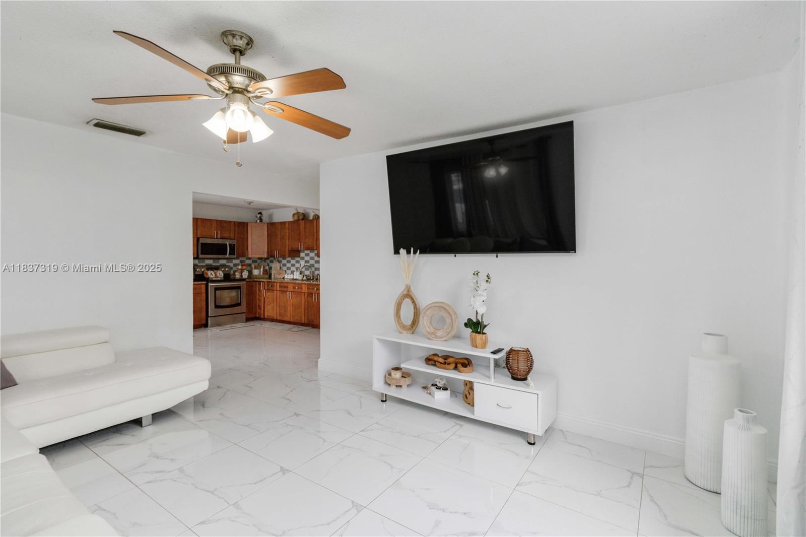231 E 41st St, Hialeah, Florida image 6