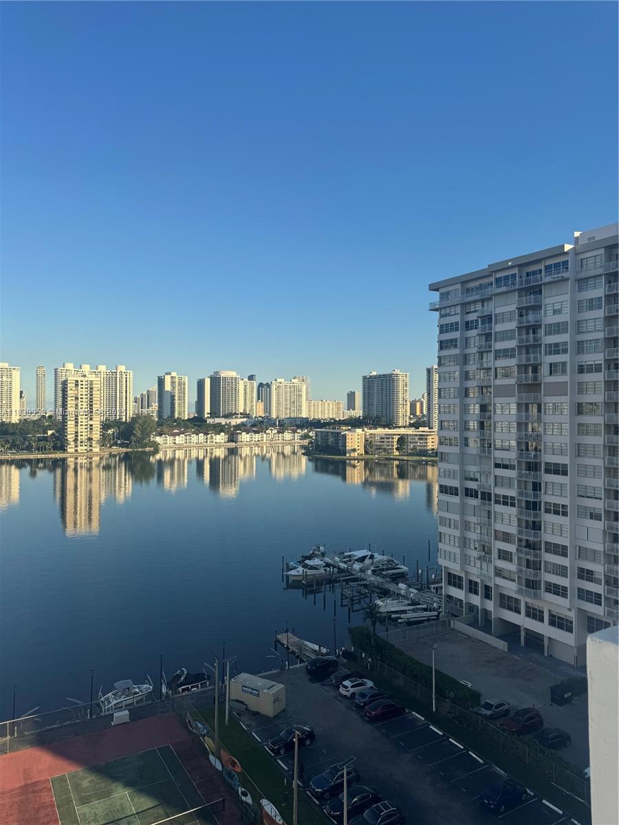 2750 NE 183rd St #1210, Aventura, Florida image 1