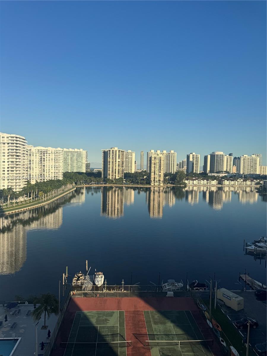 2750 NE 183rd St #1210, Aventura, Florida image 2