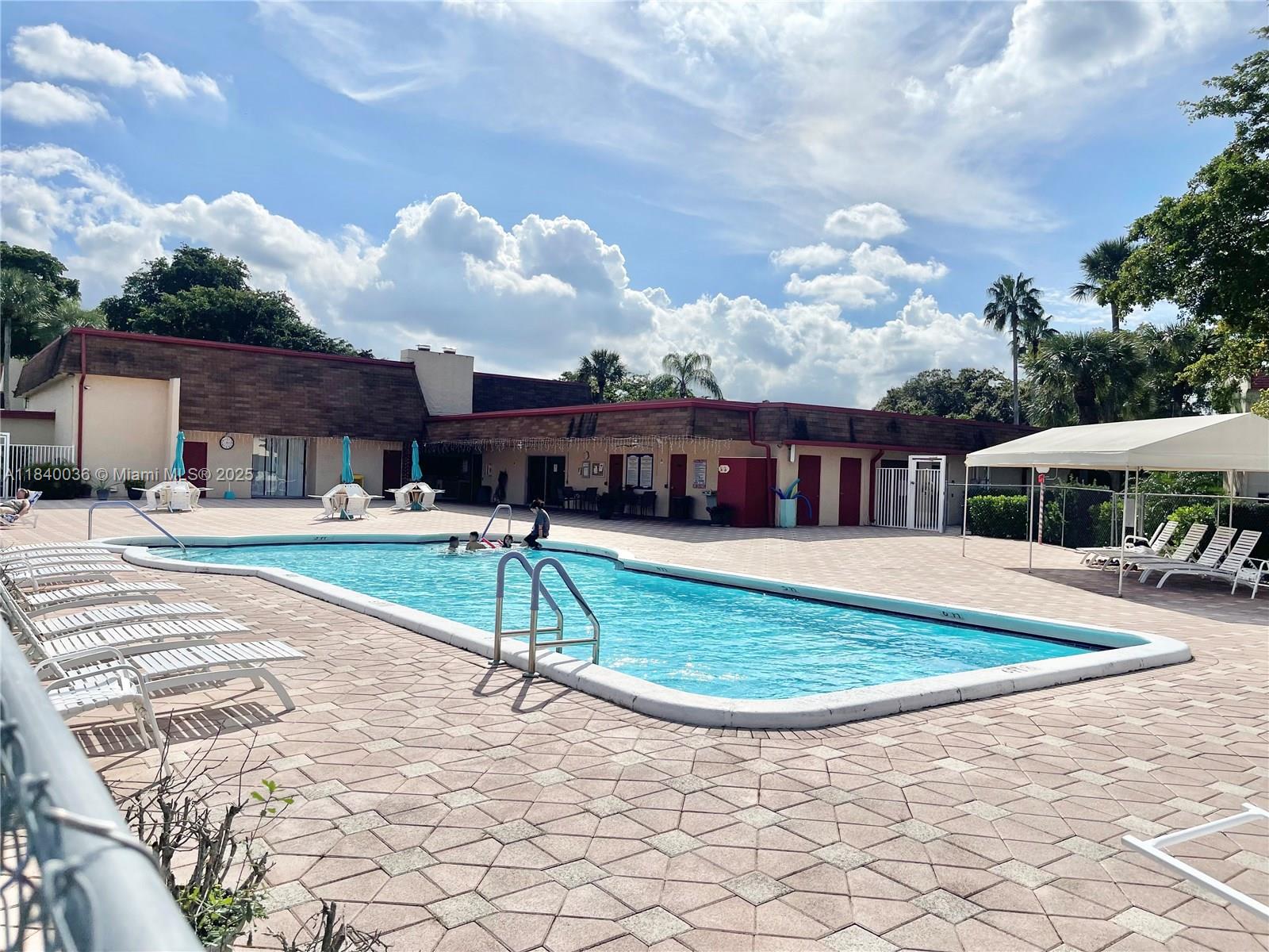 1015 Country Club Dr #109, Margate, Florida image 14
