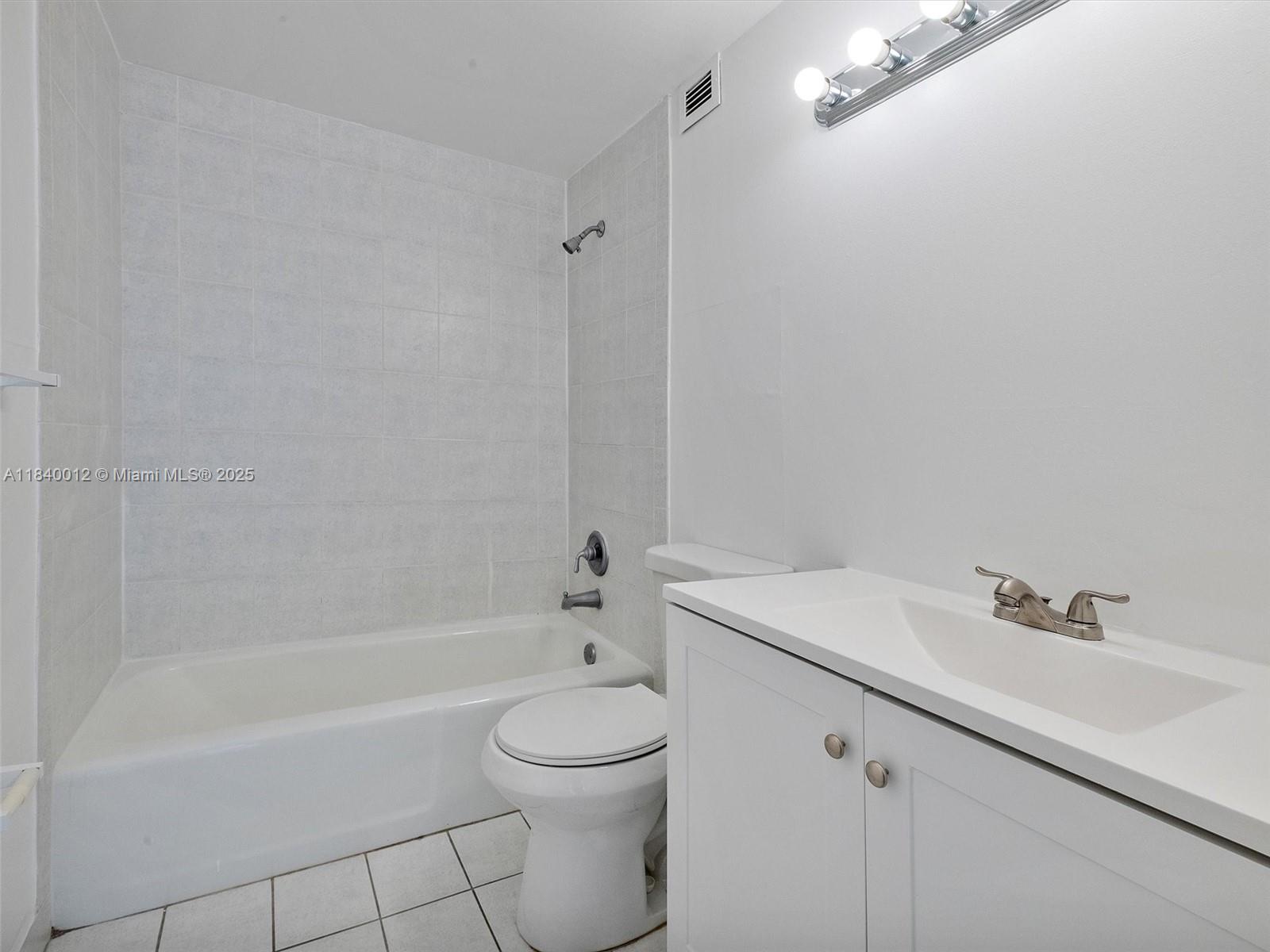 400 Kings Point Dr #523, Sunny Isles Beach, Florida image 16