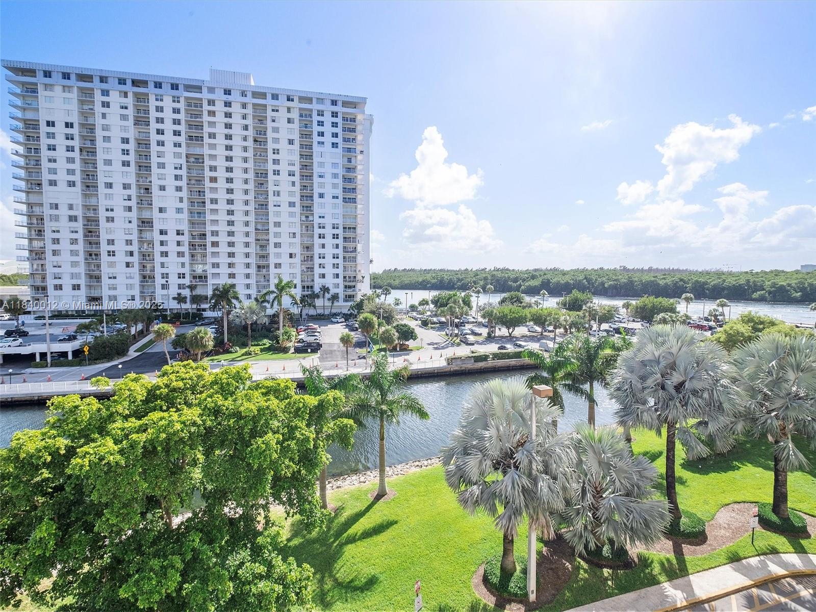 400 Kings Point Dr #523, Sunny Isles Beach, Florida image 18