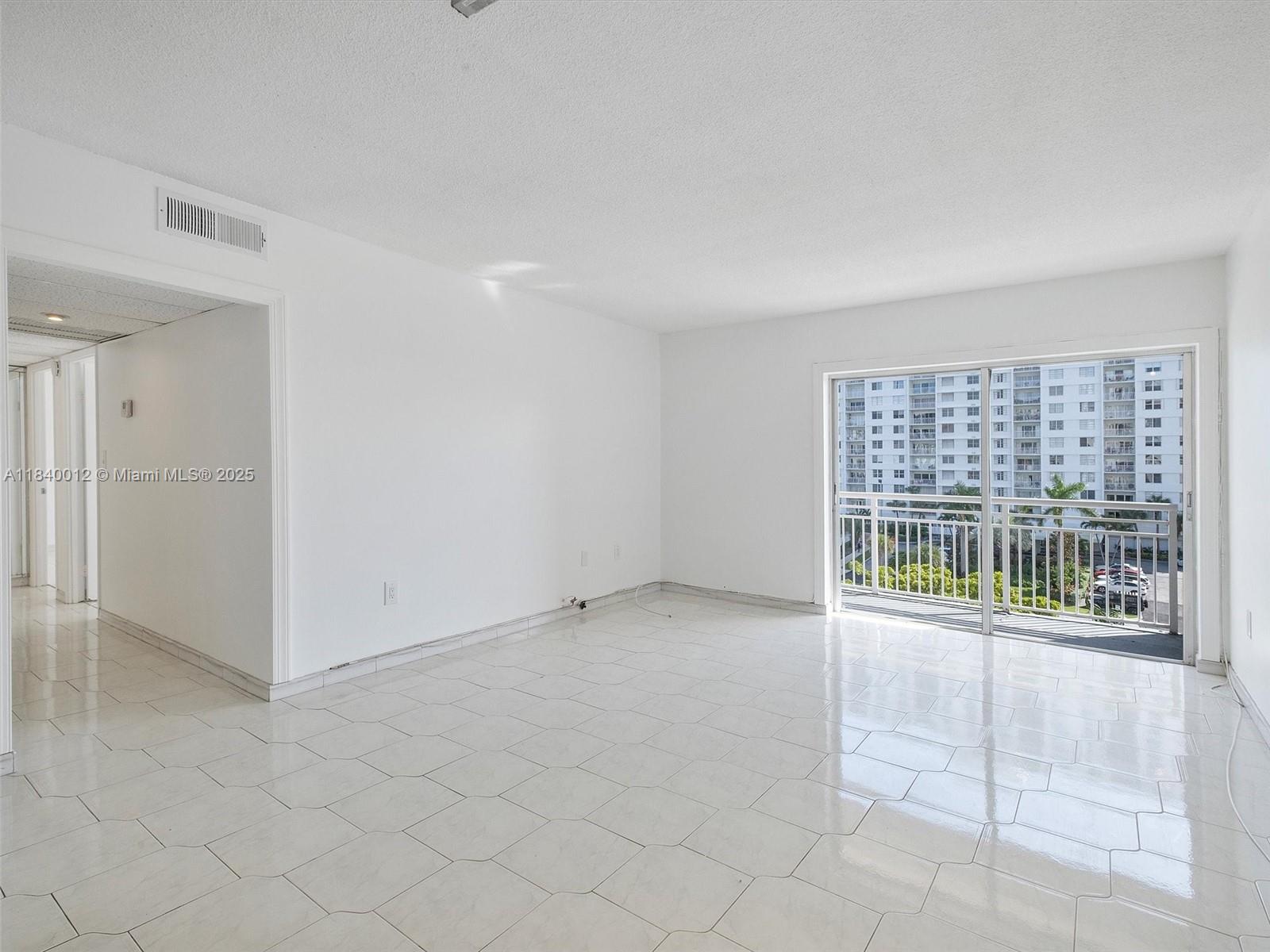 400 Kings Point Dr #523, Sunny Isles Beach, Florida image 2