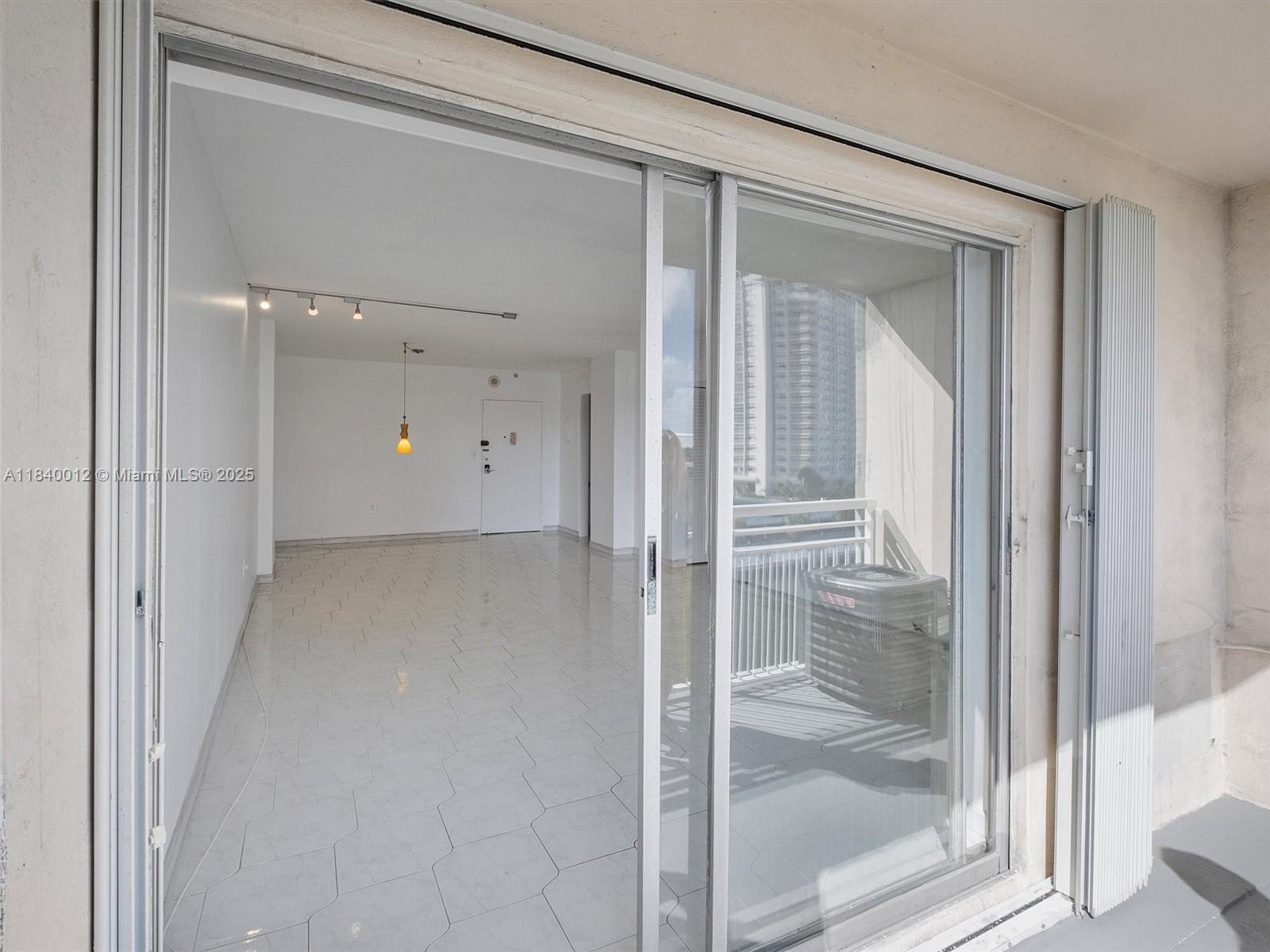 400 Kings Point Dr #523, Sunny Isles Beach, Florida image 20