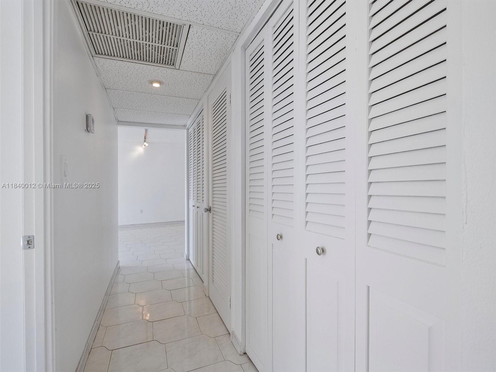 400 Kings Point Dr #523, Sunny Isles Beach, Florida image 21
