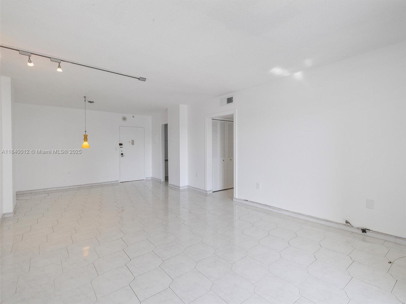 400 Kings Point Dr #523, Sunny Isles Beach, Florida image 3