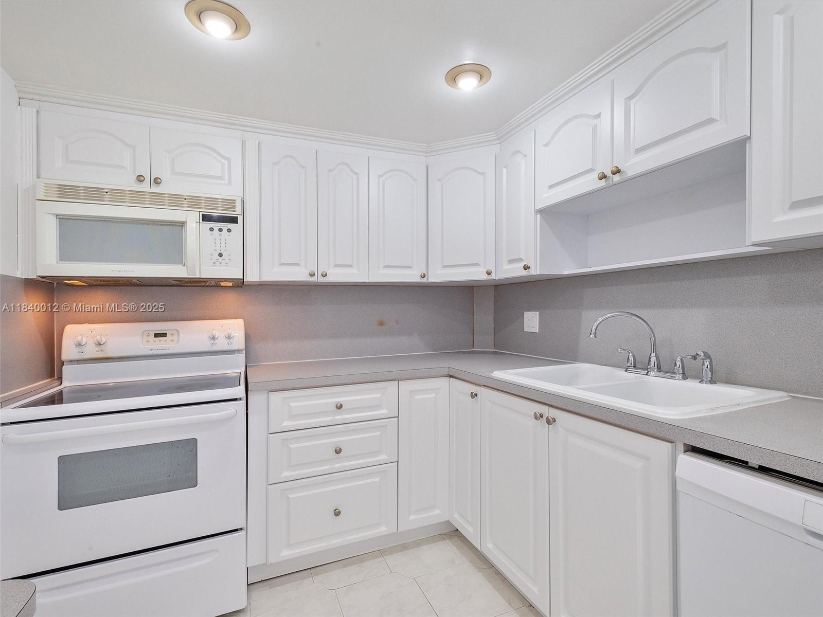 400 Kings Point Dr #523, Sunny Isles Beach, Florida image 7