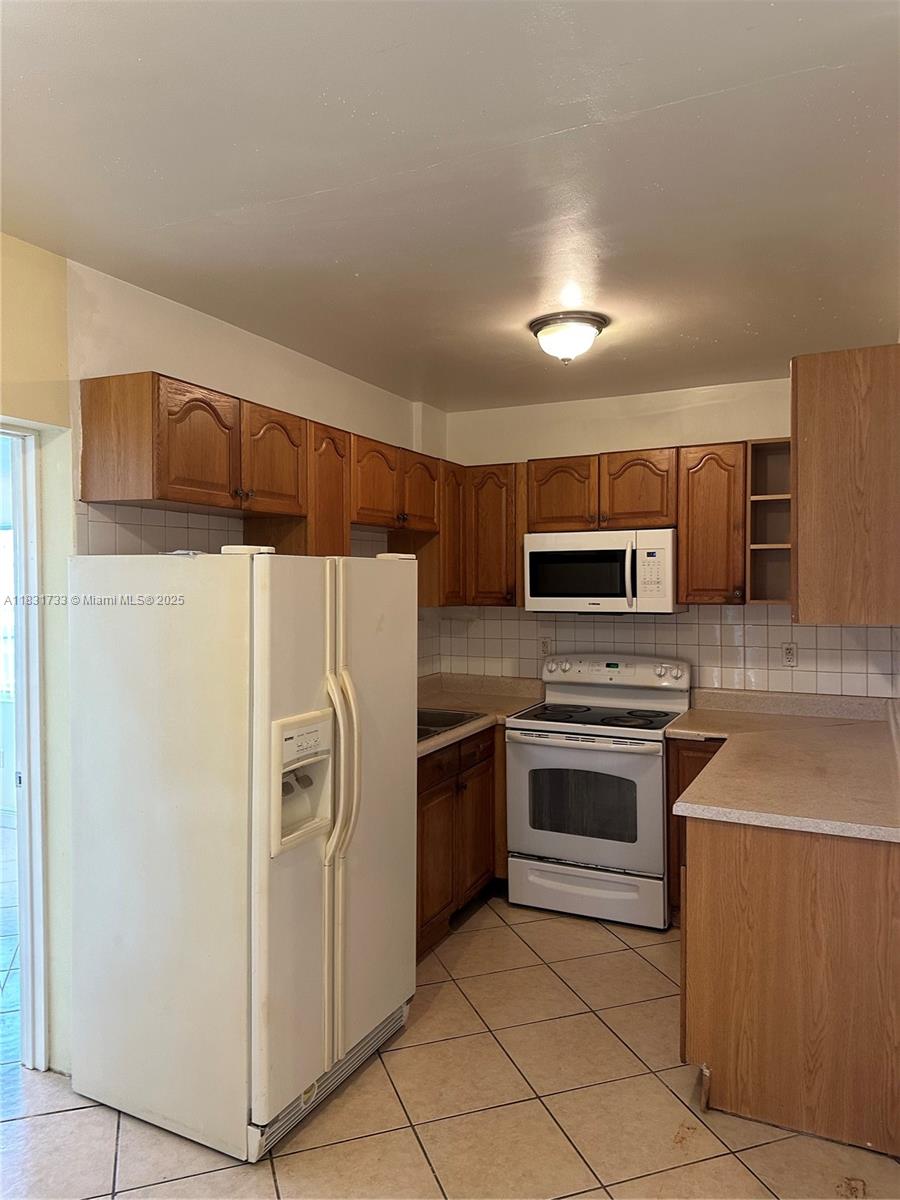 658 SE 8th Pl, Hialeah, Florida image 10