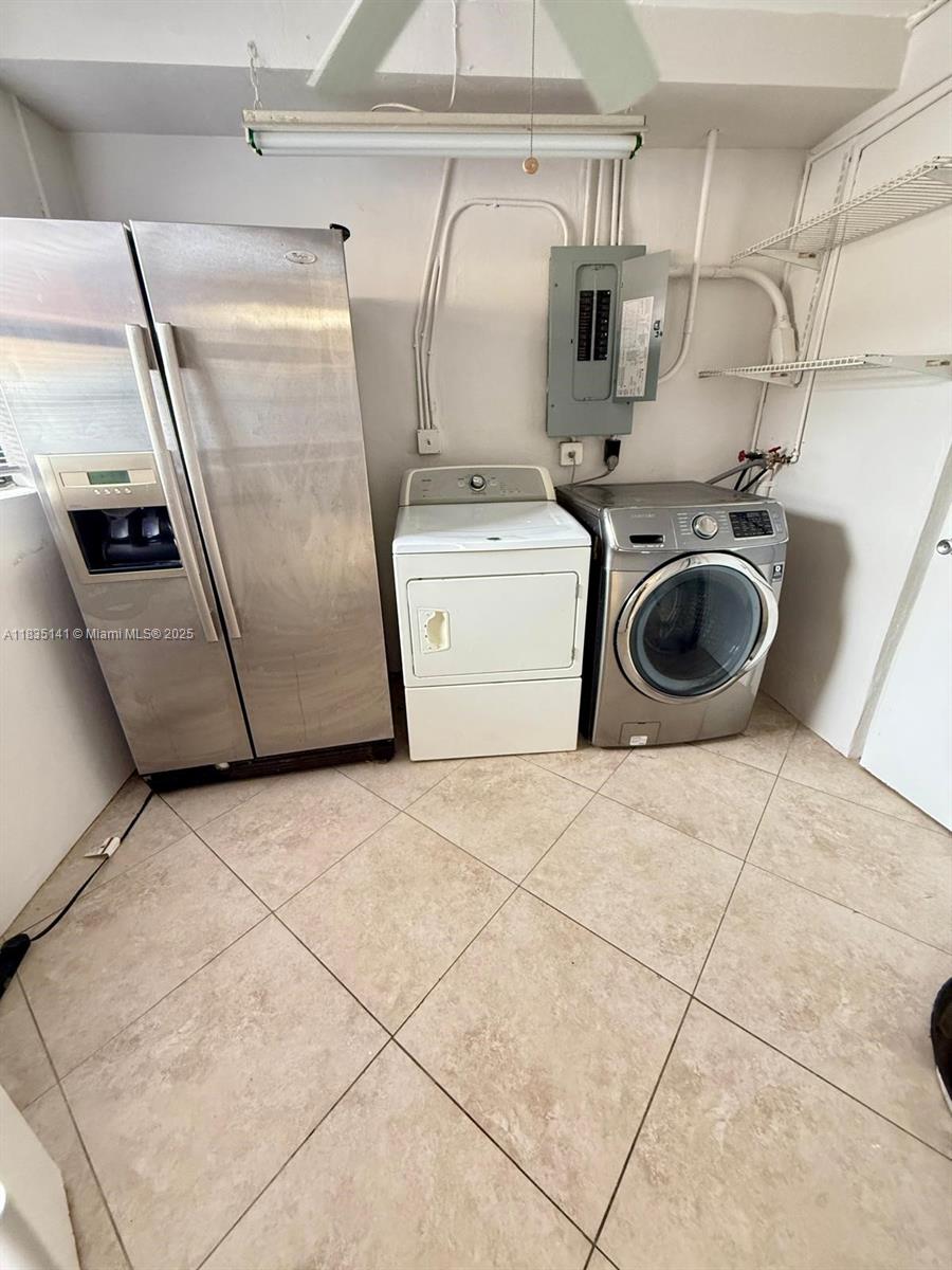 2240 N 57th Way, Hollywood, Florida image 21