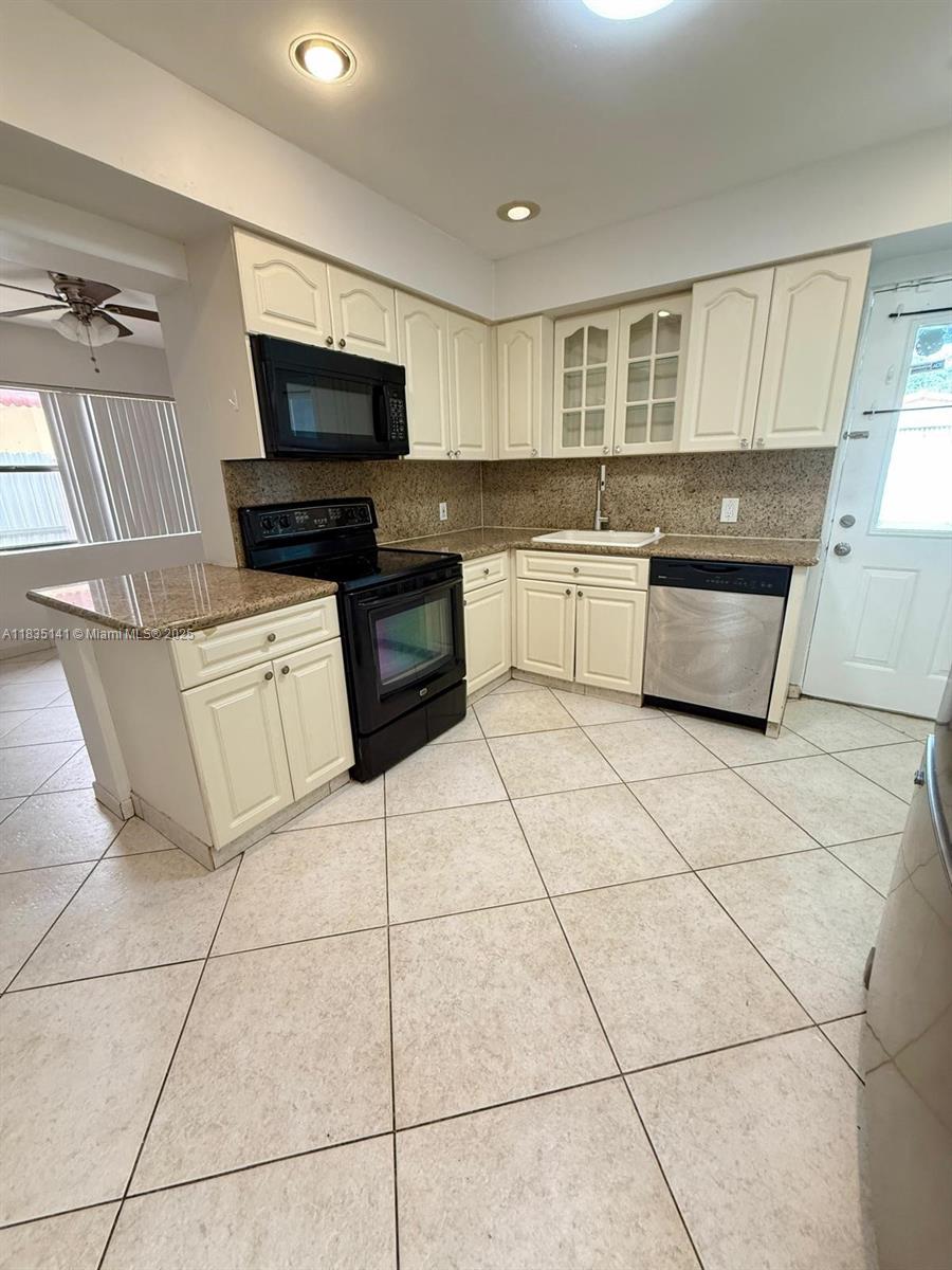 2240 N 57th Way, Hollywood, Florida image 5