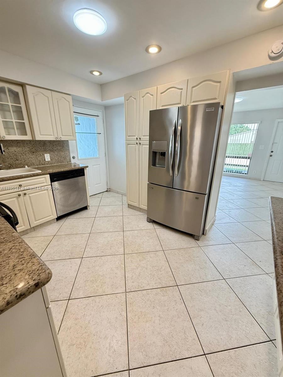 2240 N 57th Way, Hollywood, Florida image 6