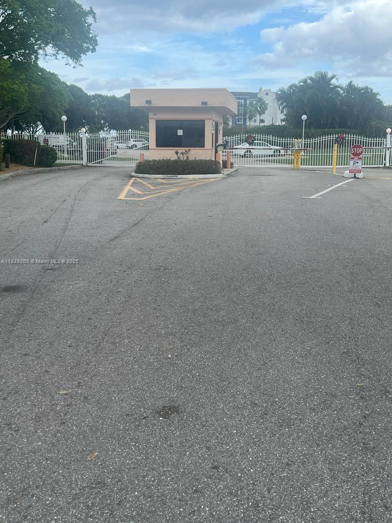 500 Executive Center Dr #2G, West Palm Beach, Florida image 2