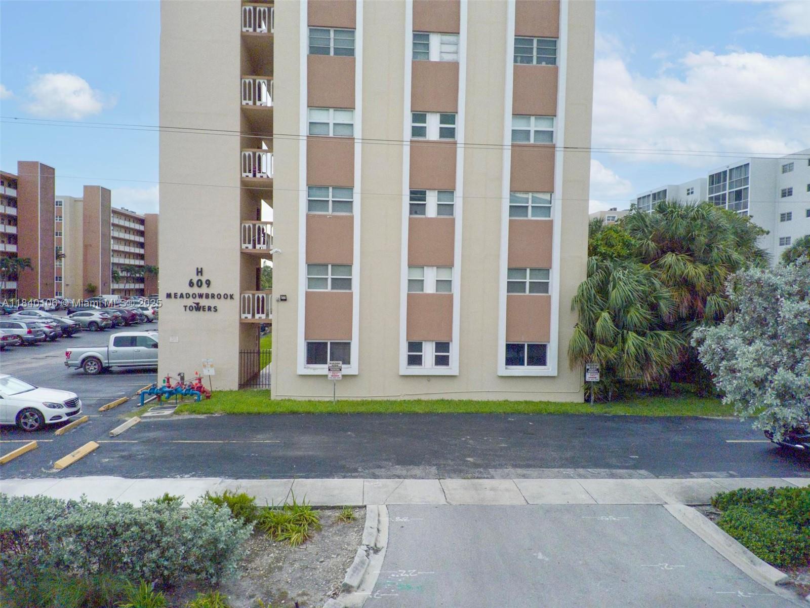 609 NE 14th Ave #603, Hallandale Beach, Florida image 46