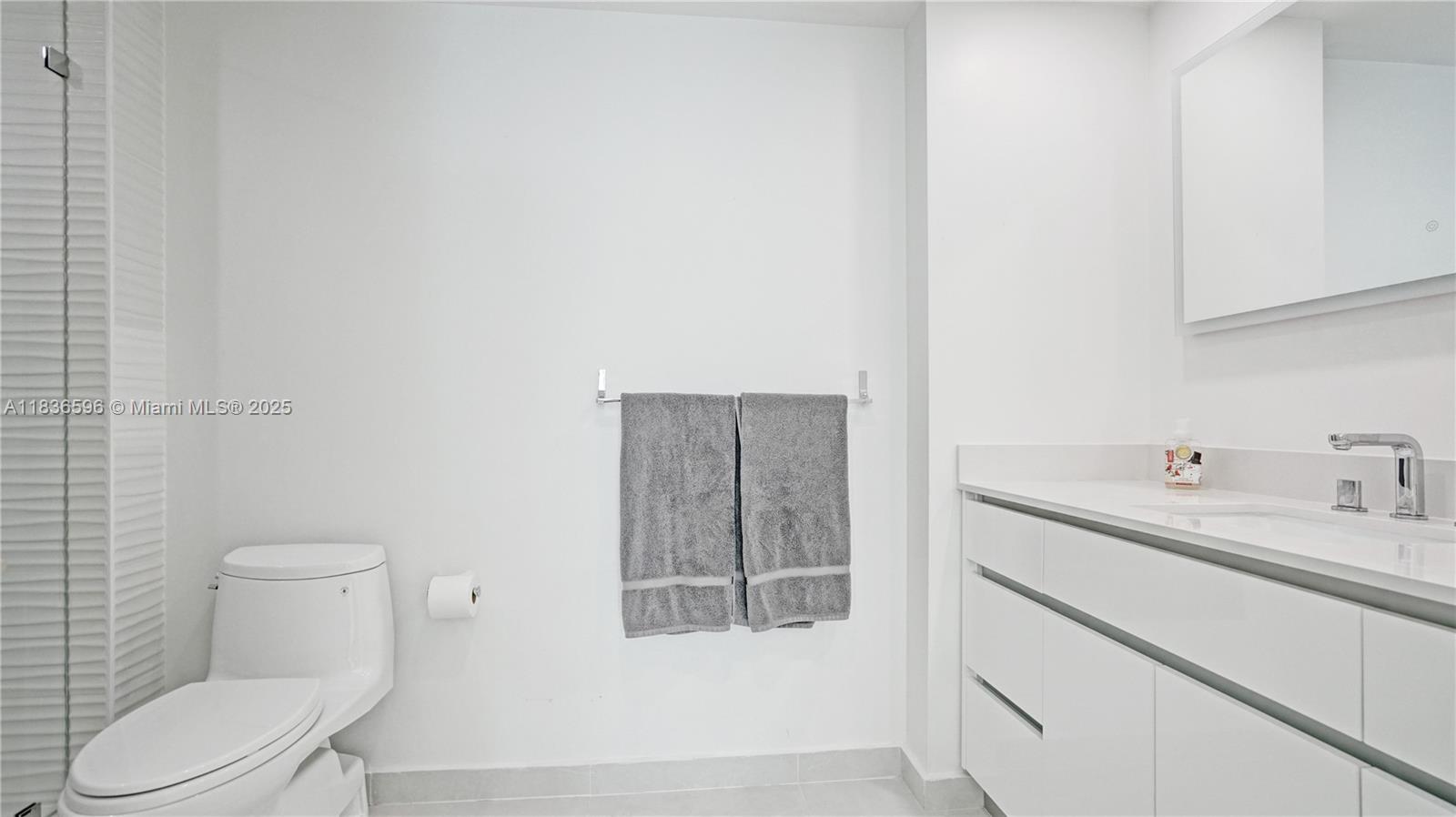 20201 E Country Club Dr #1202, Aventura, Florida image 22
