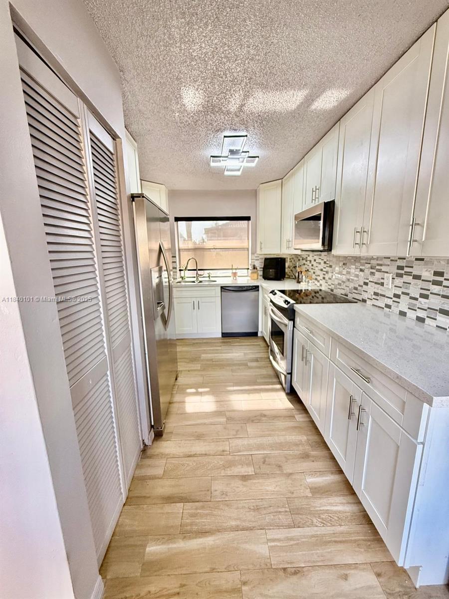 6169 NW 170th Ter, Hialeah, Florida image 3