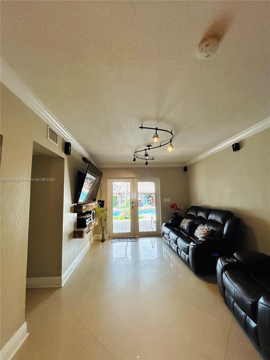 180 E 46th St, Hialeah, Florida image 22