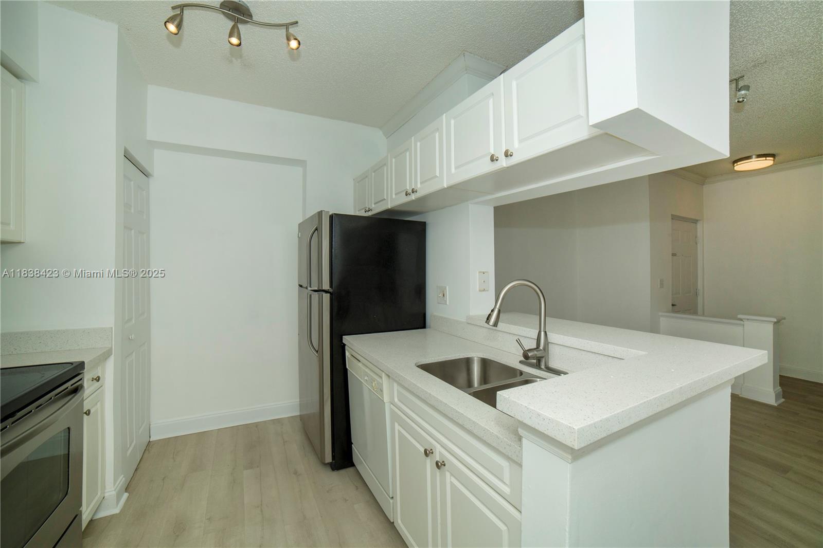 Property photo # 0