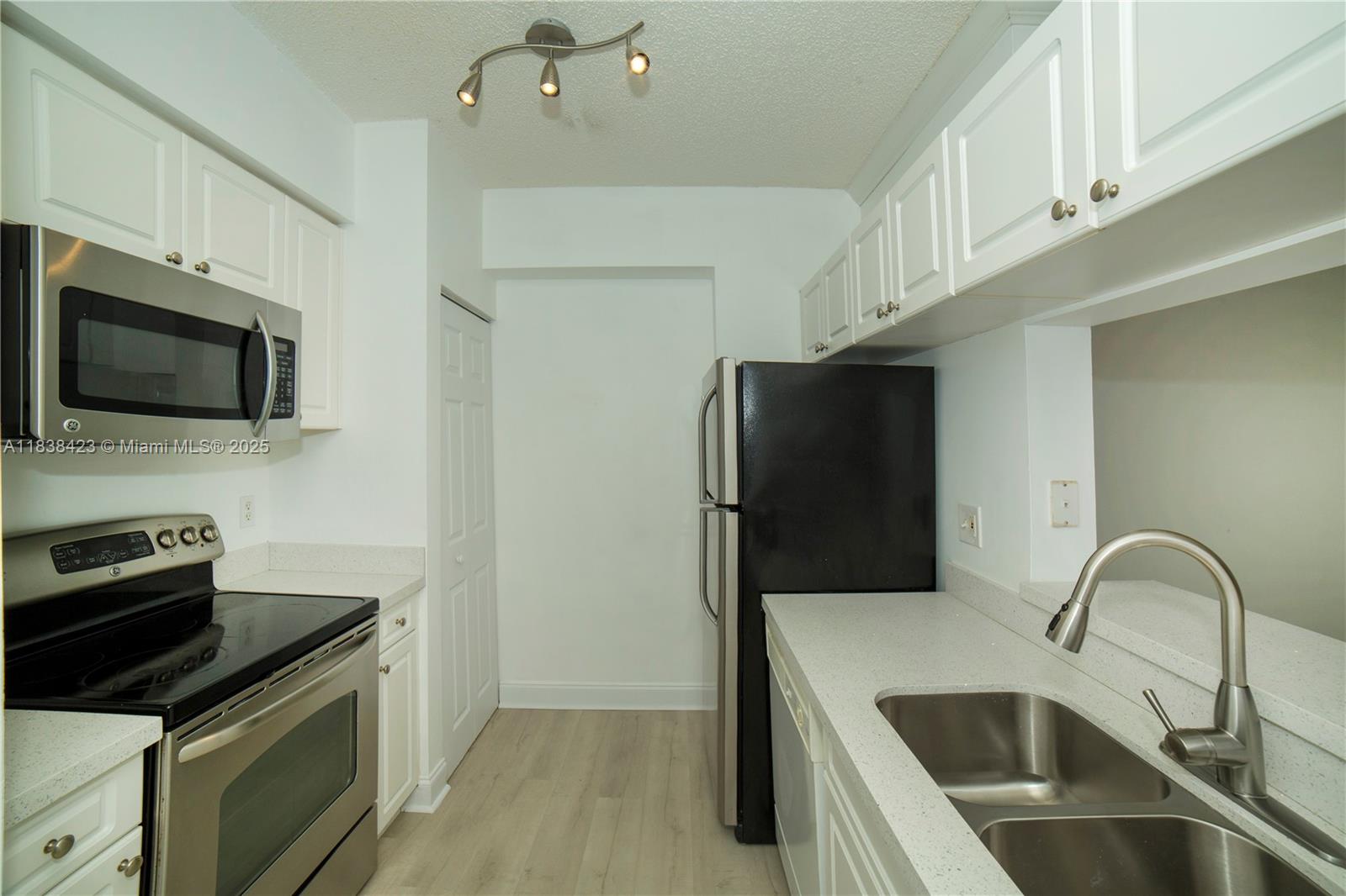 Property photo # 9