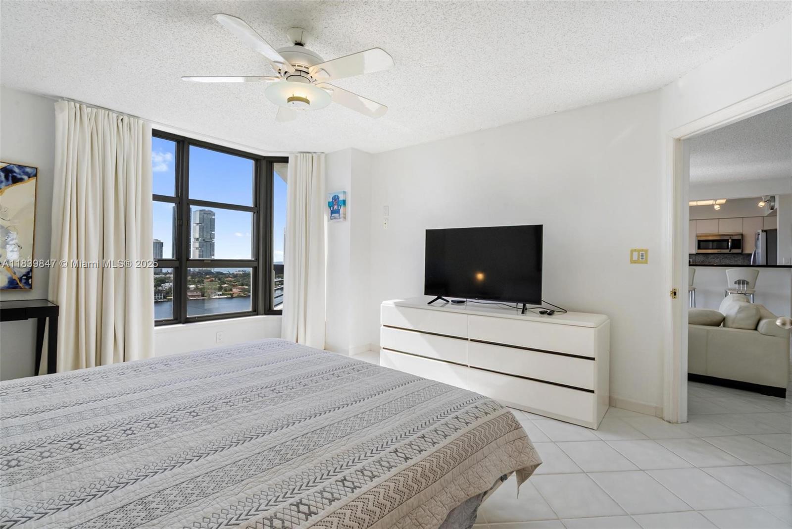 3530 Mystic Pointe Dr #2014, Aventura, Florida image 11