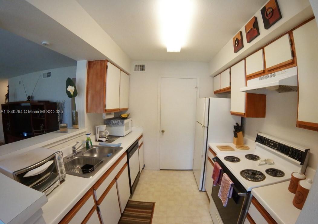 2361 NW 33rd St #604, Oakland Park, Florida image 4