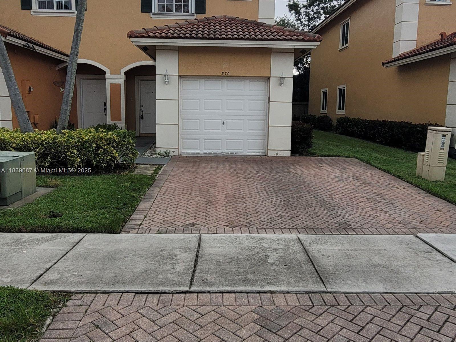 570 Princess Dr, Margate, Florida image 2