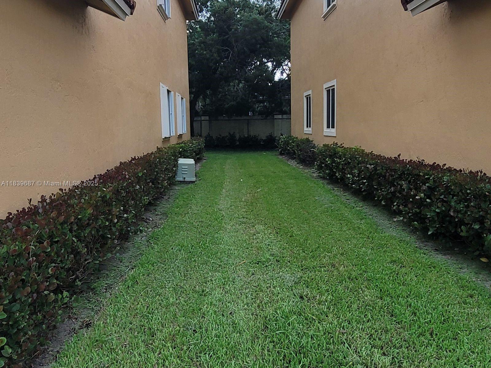 570 Princess Dr, Margate, Florida image 3