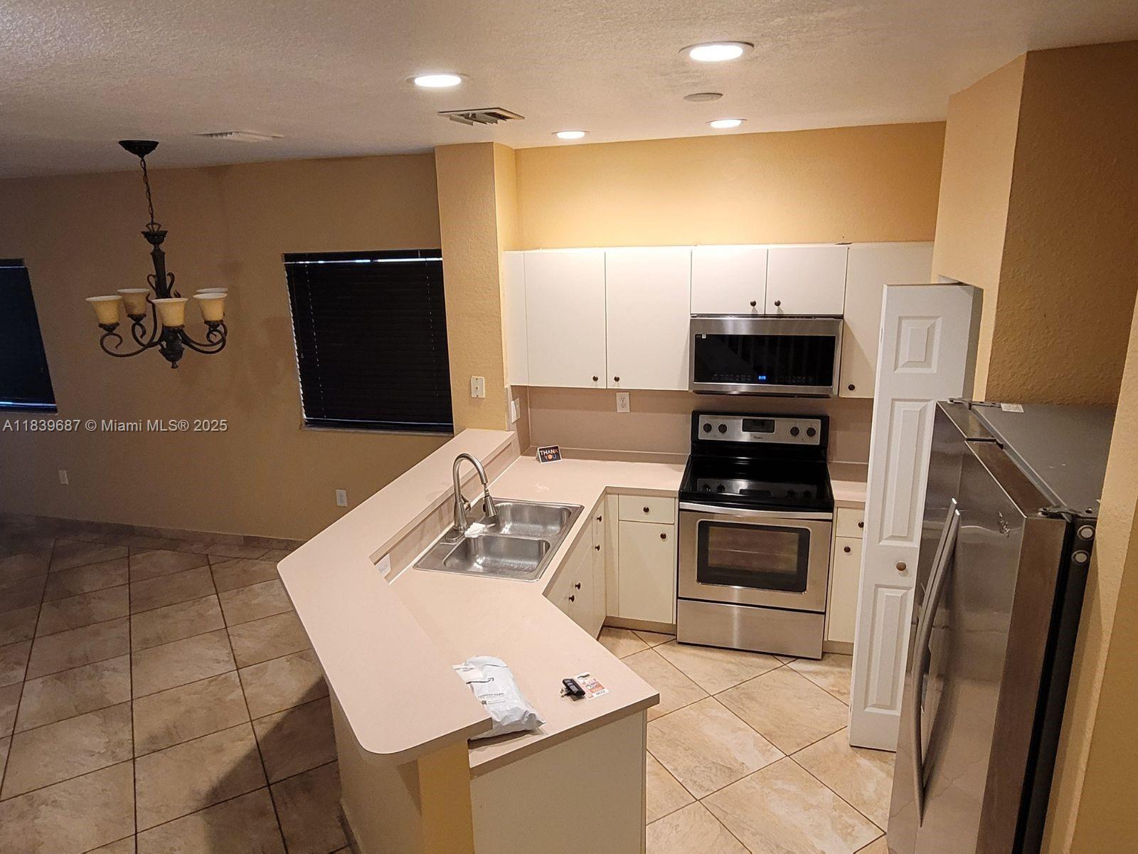 570 Princess Dr, Margate, Florida image 5