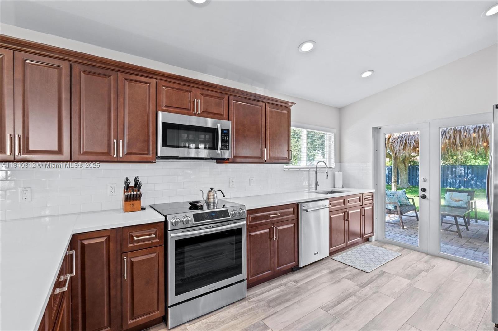 535 Radford Ter, Davie, Florida image 10