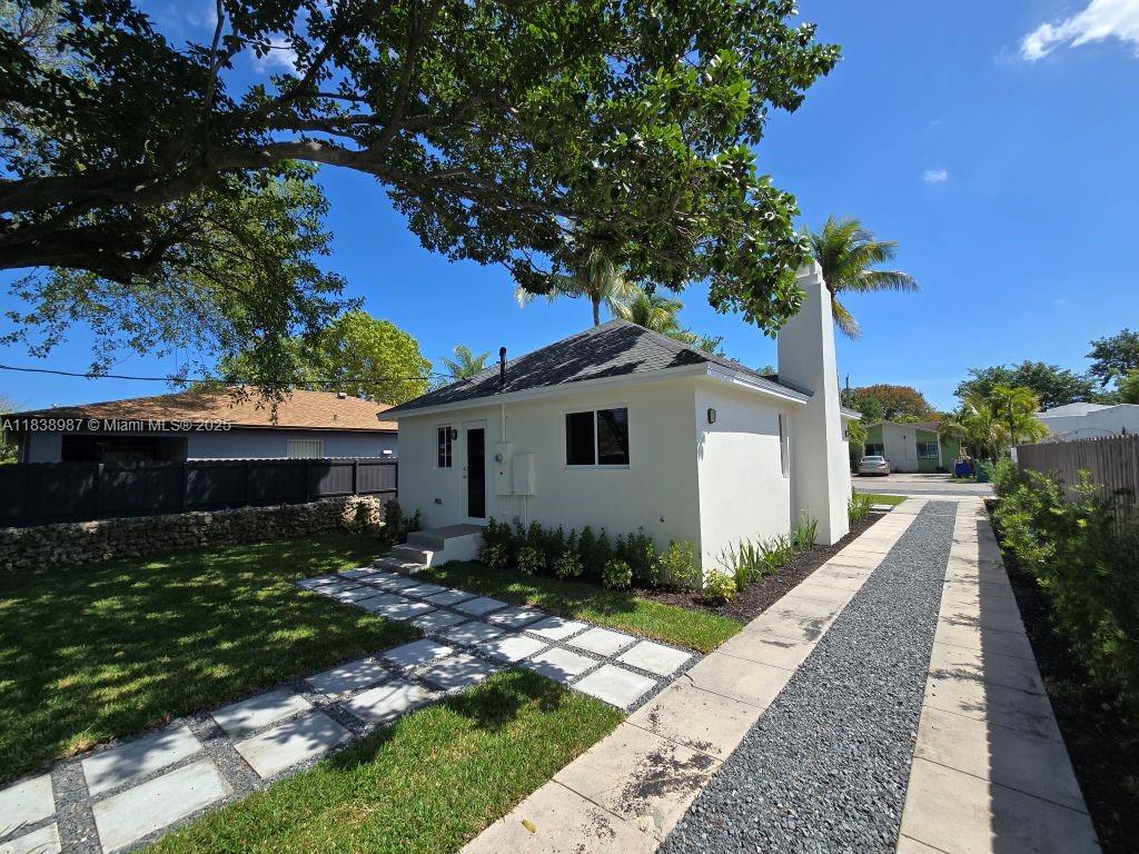 1923 NW 48th St, Miami, Florida image 13