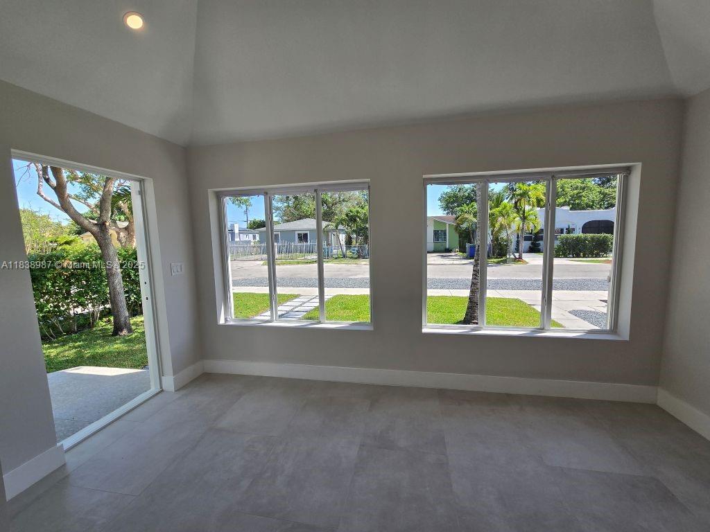 1923 NW 48th St, Miami, Florida image 27