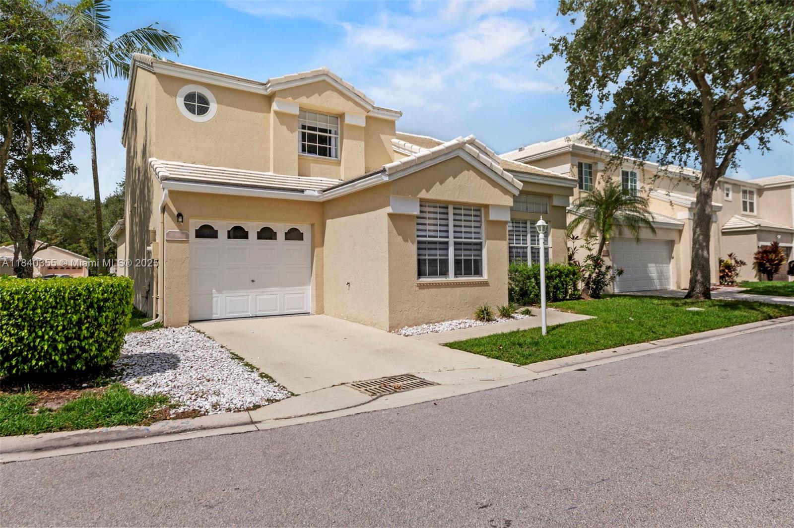 9384 NW 8th Cir, Plantation, Florida image 2